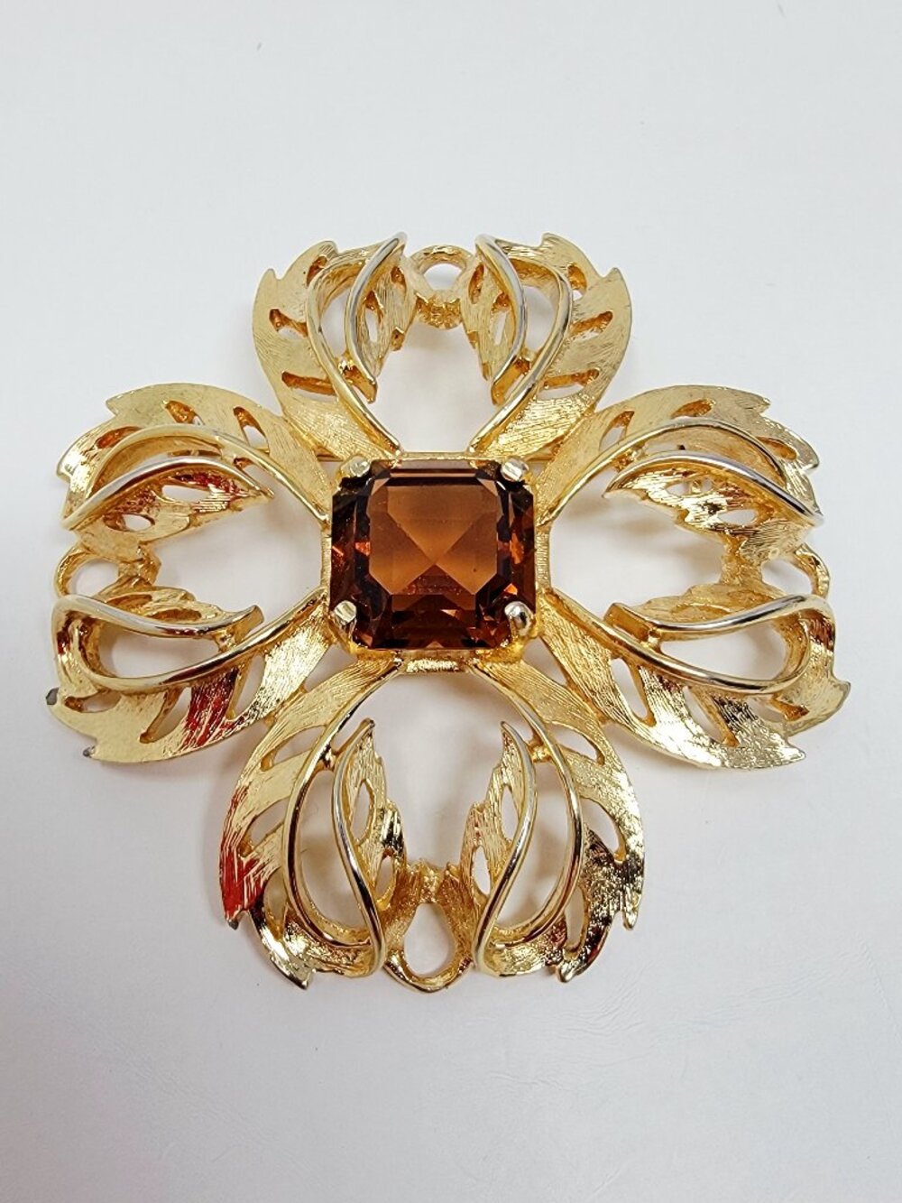 Sarah Coventry Gold Tone Smoky Brown Rhinestone Floral Brooch Pin Vintage
